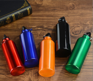 Bouteille d'eau en aluminium légère et écologique pour l'extérieur avec crochet d'escalade pour les enfants, les événements sportifs et les campagnes de sensibilisation à la marque - Product Image 5