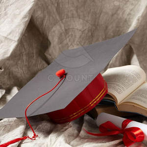 Chapeaux de graduation de haute qualité pour les écoles et les universités, chapeau de graduation élégant avec gland personnalisable - Product Image 5