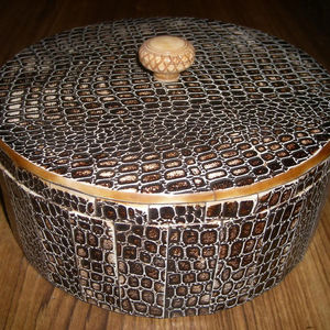 Caja de incrustaciones de hueso artesanal indio caja de joyería de resina caja decorativa hecha a mano - Product Image 1