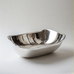 Soporte alto para frutas con aspecto de latón antiguo pulido con un cuenco ancho y poco profundo, ideal para centros de mesa o estilo de mesa de entrada - Product Image 5