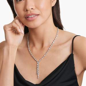 Collar de diamantes esmeralda, redondos y ovalados con diseño de dijes para compromiso - Product Image 6