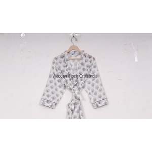 Kimono de algodón con estampado floral y bloque de mano único, escote en V con diseño simple y estampado floral con un toque de Patrimonio Cultural - Product Image 6