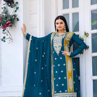Ensemble haut, bas et dupatta en soie chinon de créateur BLOSSOM FABRIC, pour fêtes et mariages, avec broderies lourdes, confortable, pour les 4 saisons