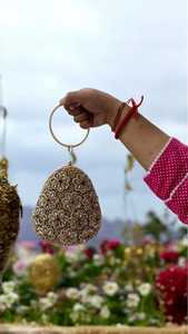 Embrague de resina de moda de calidad superior para mujeres y niñas, accesorio imprescindible para bodas, ocasiones especiales disponibles para la venta - Product Image 3