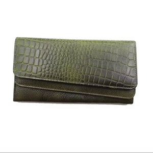 Monedero verde con estampado de cocodrilo para mujer, billetera elegante personalizable de cuero genuino, cierre magnético con solapa, ranuras para tarjetas personalizadas hechas a mano - Product Image 1