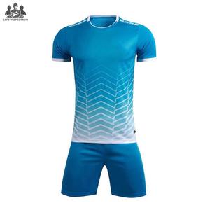 Uniforme de Fútbol de Alta Calidad, Ligero, de Secado Rápido y Transpirable, 100% Poliéster, Cuello en V, Manga Corta, Personalizable para Hombre - Product Image 1