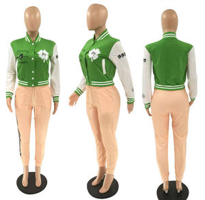 Vente en gros de veste universitaire recadrée de style vintage pour femmes avec logo personnalisé Nouvelle veste en cuir brodée à la mode en coton pour l'extérieur - Product Image 3