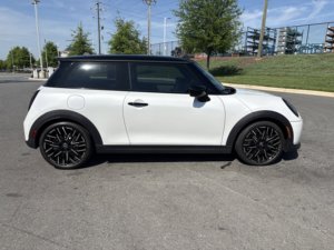 Vehículos Usados Seminuevos 2025 MINI Hardtop 2 Puertas Cooper S FWD Hatchback Listo para Enviar - Product Image 3