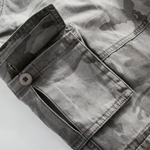 กางเกงขาสั้นคาร์โก้ผ้าเดนิมสำหรับผู้ชายดีไซน์ลายพรางมีกระเป๋าหลาย100% เป็นมิตรกับสิ่งแวดล้อมและระบายอากาศได้ดีสำหรับฤดูร้อน - Product Image 5