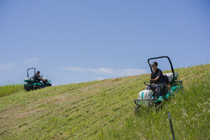 เครื่องตัดหญ้าแบบนั่งขับ 4WD OREC Brush Rover เครื่องยนต์ 2 จังหวะ ความกว้างการตัด 200 มม. ใบมีดเสริมเหล็ก 2 ใบ - Product Image 6