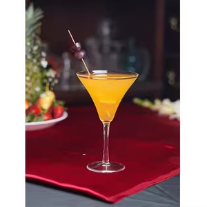 Verre à cocktail élégant à la demande pour les bars à domicile ou les fêtes et les occasions spéciales disponibles pour l'approvisionnement dans le monde entier - Product Image 1
