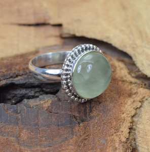 แหวนเงินสเตอร์ลิง925ละเอียดทำด้วยมือดีไซน์คลาสสิกที่ไม่เหมือนใครด้วยพลอยพรีไนต์สีเขียวธรรมชาติกำหนดเอง - Product Image 3