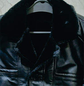 Chaqueta Bomber de Cuero Vegano Personalizada OEM, Corte Regular, Ribete de Algodón, Forro Interior Suave, Chaqueta Universitaria para Hombre - Product Image 3