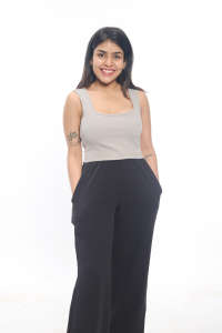 Femmes à la mode gris côtelé haut débardeur extensible sans manches col carré Spandex tricots pour tenues d'été superposition décontractée - Product Image 5