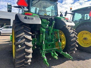 รถแทรกเตอร์ 2025 MAVERICK 6R 155 แรงม้า ขับเคลื่อน 4 ล้อ สีเขียว ระบบเกียร์ขับเคลื่อนประสิทธิภาพสูง รับประกัน 5 ปีขึ้นไป - Product Image 3