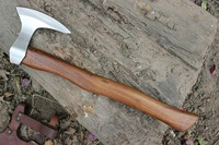 Hache Viking en acier au carbone personnalisée faite à la main avec manche en bois Hache barbu Survie en plein air Tête de hache en acier damas à haute teneur en carbone