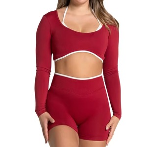 Ensemble de vêtements de sport pour femmes, haut sans manches uni, short à taille élastique sur le devant, vêtements de sport, logo personnalisé, vente en gros, antibactérien, séchage rapide - Product Image 1