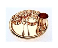 Nouvelle Arrivée - Lots de Vaisselle Indienne en Gros, Grands Services de Table Thali en Acier Inoxydable, Design Moderne Écologique avec Incrustations Dorées, Kit d'Ustensiles 7-9 pièces