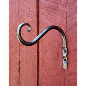 Crochets muraux en fer robustes conçus pour supporter des articles plus lourds, parfaits pour les garages et les espaces de style industriel - Product Image 2