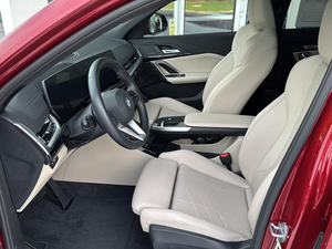 SUV Compacto de Lujo Usado 2025, Transmisión Automática, Tracción en las Cuatro Ruedas, Interior Moderno, en Buen Estado - Product Image 5