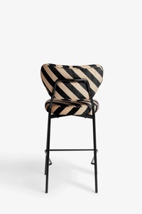 Chaise moderne et élégante en fer avec coussins doux et cadre durable pour bureau à domicile, salle de bain ou patio - Product Image 2