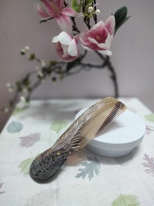 Peigne en corne de boeuf solide et élégant avec poignée Artisanat naturel pour le toilettage personnel - Product Image 5