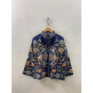 Chaqueta de Algodón Tipo Waffle Bordada a Mano con Diseño de Granada Índigo para Primavera - Product Image 4