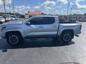 Toyota Tacoma TRD Sport 2024 Usada con Tracción en las 4 Ruedas - Product Image 2