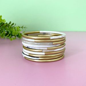 กำไลข้อมือเขาควายแท้แบบคลาสสิก สไตล์ศาสนา สำหรับทุกเพศ ขัดเงา กันน้ำ เหมาะสำหรับงานแต่งงานแบบอินเดีย - Product Image 1