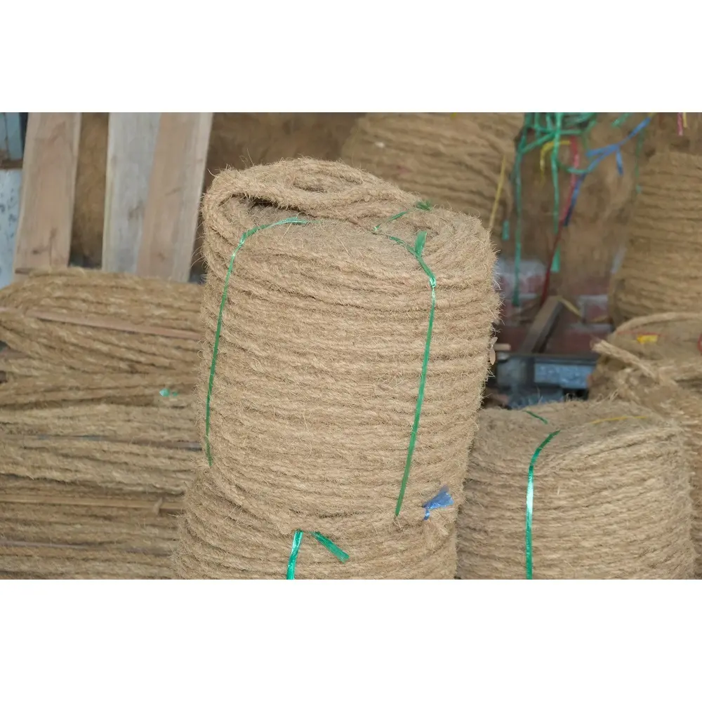 Prezzo all'ingrosso grezzo fibra di cocco naturale al 100% con lunghezza di 200m di spessore 0.6 - 1 in colore marrone chiaro