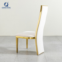 Chaise de salle à manger contemporaine en velours et métal, mobilier italien haut de gamme, chaise de salle à manger moderne de haute qualité pour hôtel