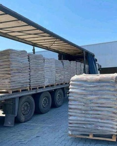 Briquettes de bois de pin de qualité supérieure pour combustible de chauffage A1, sacs de 15 kg avec 2 % de cendres, 8 % d'humidité, diamètre 6 mm/8 mm - Product Image 1