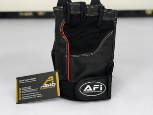 Gants de musculation personnalisés à demi-doigts en maille noire avec sangle de poignet réglable, pour la gym et le fitness, unisexe, en PU, avec poignées. - Product Image 1