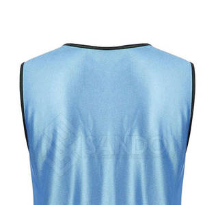 Baberos de entrenamiento reversibles personalizados al por mayor equipo de práctica deportiva de alta calidad Baberos de entrenamiento reversibles duraderos - Product Image 5