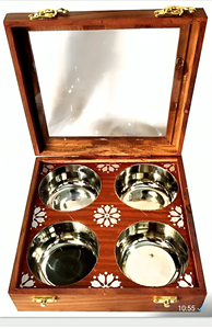 Une boîte en bois élégante avec un travail d'incrustation détaillé conçu pour stocker des anneaux ou des bibelots de cartes de froots secs fait une excellente boîte-cadeau aussi - Product Image 2