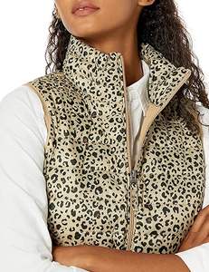 Vente directe d'usine Meilleures ventes Veste d'hiver décontractée pour homme Vêtement d'extérieur de haute qualité Respirant Fermeture éclair personnalisée Col en V Gilet matelassé 100% - Product Image 1