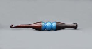 ชุดตะขอโครเชต์ทำด้วยมือด้ามไม้อีพ็อกซี่สีฟ้าอ่อนตะขอไม้ที่ออกแบบตามหลักสรีรศาสตร์สำหรับถักและถัก - Product Image 3