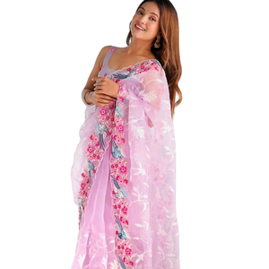 Легкая ткань дополнена узорами узоров Пейсли Гота-бордюрами и украшениями из тонких нитей - Product Image 1