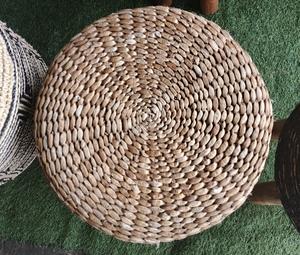 Tabouret en bois de teck minimaliste de qualité supérieure et revêtement en jacinthe d'eau pour entrée, salon, salle de sport, hôtel ou appartement - Product Image 2