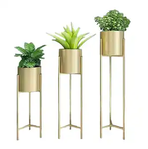 Elegant and Durable Metal Planter for Indoor and Outdoor Use Ideal for Modern Home Decor and Gardening Options
