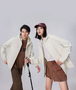 Chaquetas cortavientos personalizadas de poliéster de fibra suave para hombres y mujeres Chaquetas a prueba de agua y viento para exteriores con logotipo personalizado - Product Image 1