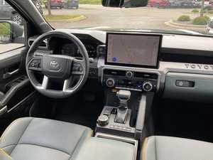 Land Rover Range Rover Hybrid Trailhunter HV 2024, Doble Cabina, 4x4, Automático, Cuero, Volante a la Izquierda, R19, SUV - Product Image 2