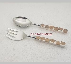 America Trending Wood Inlay Resin Handle Outils de service à salade en acier inoxydable Cuillère de service plaquée argent pour hôtels - Product Image 1