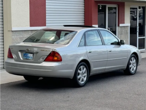 Vehículo USADO de Calidad con Volante a la Izquierda |   CONDUCCIÓN DERECHA |   TOYOTA AVALON XLS 2002 CON 44,000 MILHAS - Product Image 2
