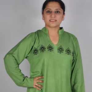 Vêtements islamiques traditionnels pour femmes musulmanes-Belle abaya longue avec broderie Paisley en tissu de bambou - Product Image 1