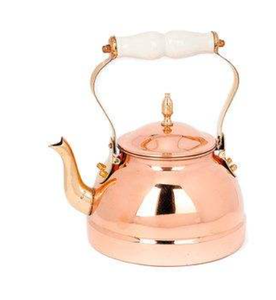 Hervidor de cobre rústico para cocinas de inspiración vintage utilizado como artículo de estufa funcional y pieza de herencia decorativa - Product Image 2