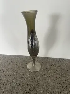 Jarrón de Metal Moderno Hecho a Mano con Diseño de Tulipán para Decoración de Mesa - Product Image 2