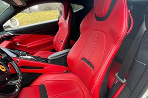 Ferahari Romam Coupé Édition Spéciale 2021, Conduite à Gauche, Automatique, Voiture d'Occasion, Faible Kilométrage - Product Image 3