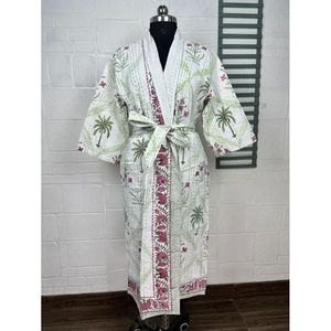 เสื้อคลุมกิโมโนผ้าฝ้าย Kantha Reine สำหรับผู้หญิง สีเขียวพาสเทล ลายพิมพ์สัตว์  ใช้คลุมชุดว่ายน้ำ - Product Image 1