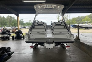 Lancha de Lujo de 27 Pies con Doble Motor, Modelo 2026, Embarcación Marina Premium para Deportes Acuáticos y Paseos Familiares - Product Image 2